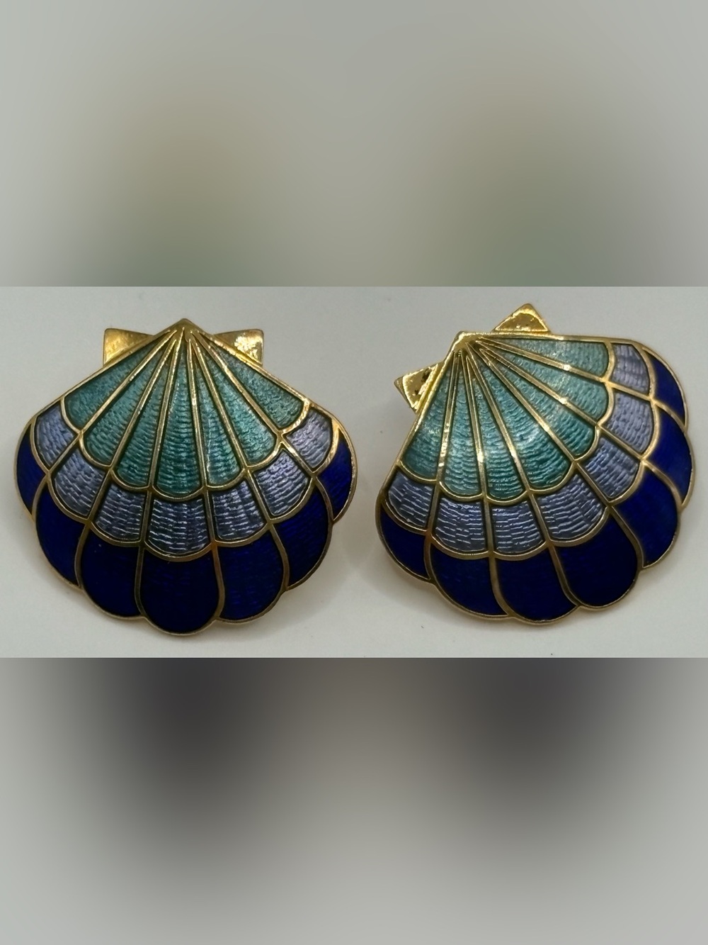 Vintage Estate Designer Avon 1988 Shell Cloisonne Earrings Pierced